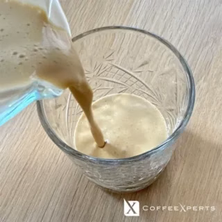 Kokos Frappuccino inschenken